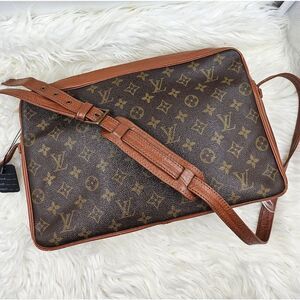 Authentic louis vuitton sac bandoliere - image 1